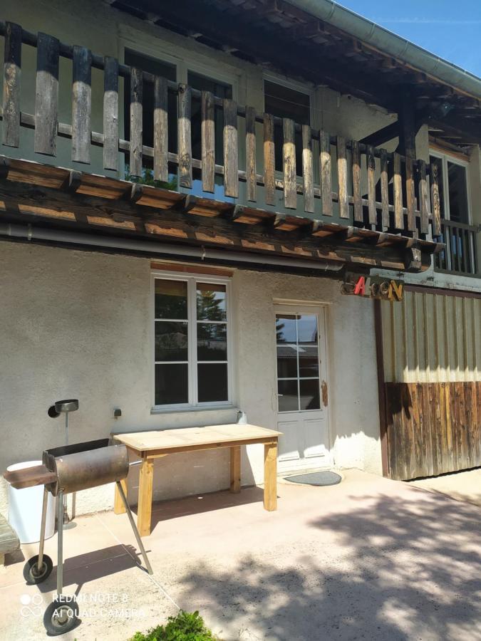 Le Saloon Hotell Chazey-sur-Ain Exteriör bild